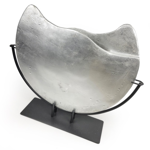 Large Modern Minimalistic Vase on Stand - Picture 6 of 6